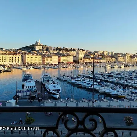 Design Et Vue Incroyable Port Apartman *
